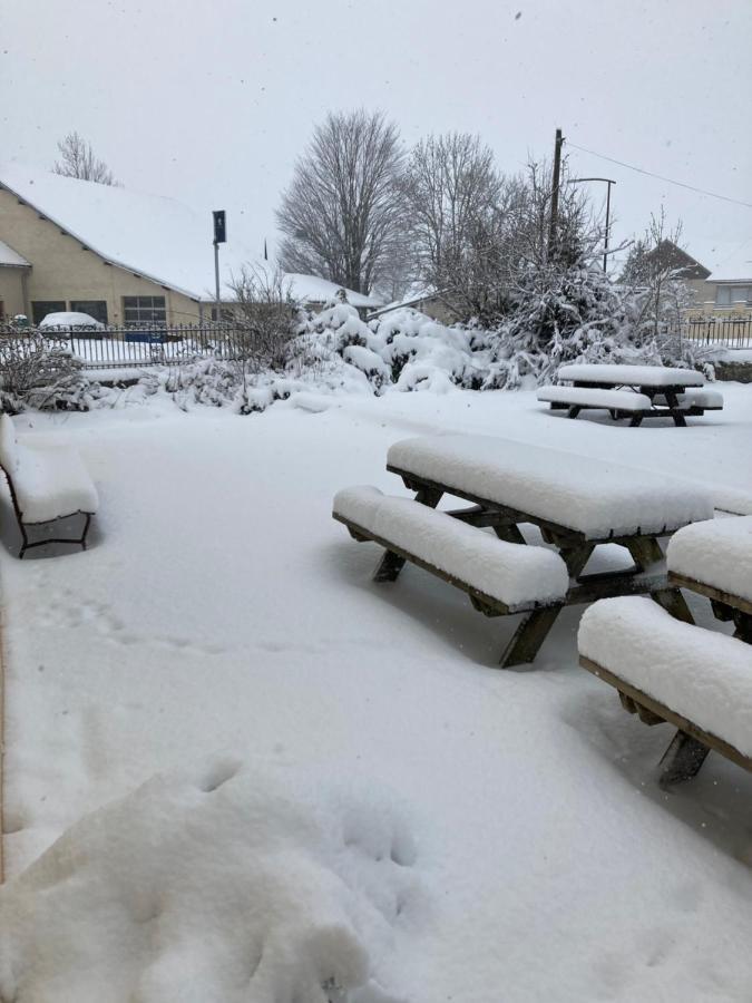 Chez Hervé le Châtelet La Chaux Neuve Esterno foto